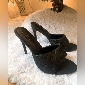 Size 9 , Liliana high heels shoe super confortable, also sizer 9 BCBG  black